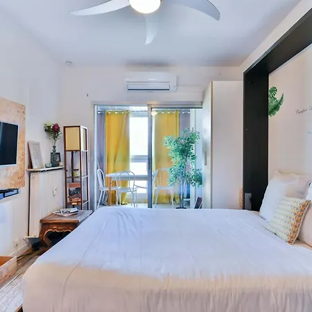 Le Festif Splendide Avec Loggia Au Carre D'or, Joie Speciale Pour Deux Apartment