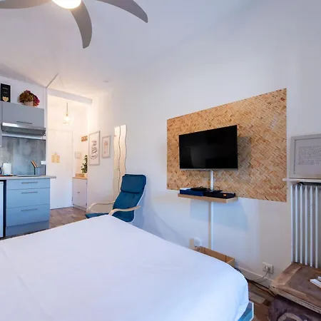 Le Festif Splendide Avec Loggia Au Carre D'or, Joie Speciale Pour Deux Apartment Cannes
