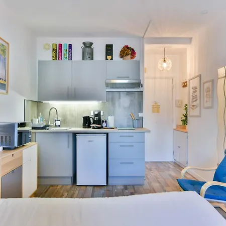 Apartment Le Festif Splendide Avec Loggia Au Carre D'or, Joie Speciale Pour Deux Cannes