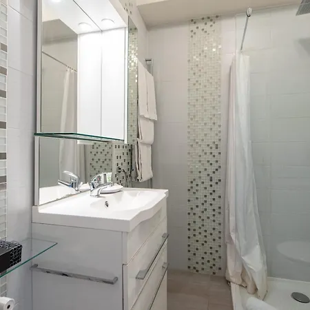 Le Festif Splendide Avec Loggia Au Carre D'or, Joie Speciale Pour Deux Apartment